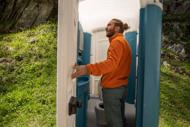 Porta potty delivery and setup in Maxwell, CA
